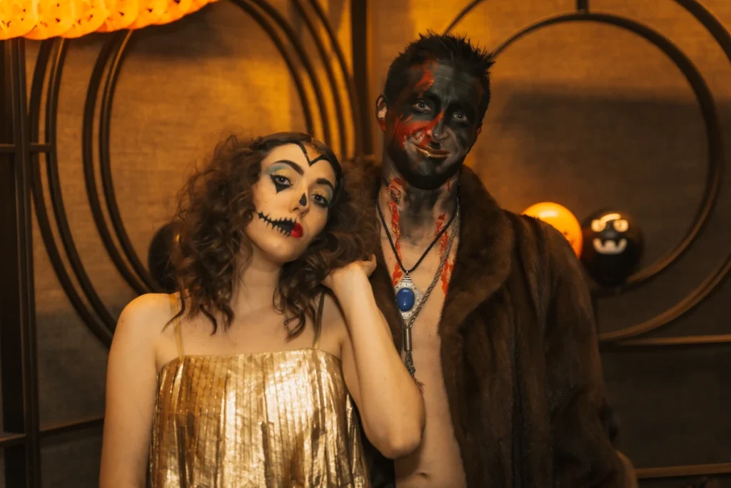 Voici comment réussir votre maquillage Halloween en couple