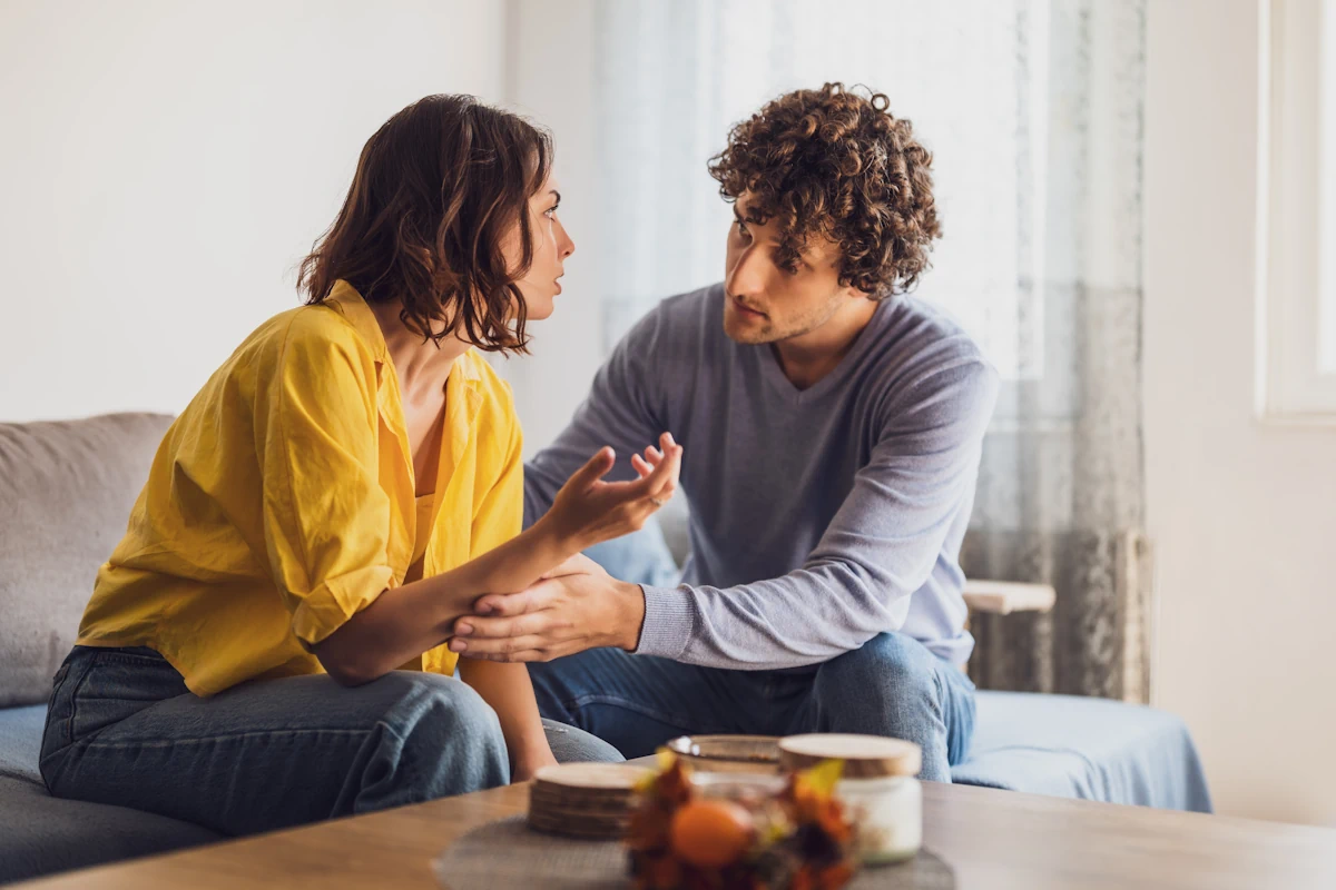 Un couple qui pratique la communication non violente