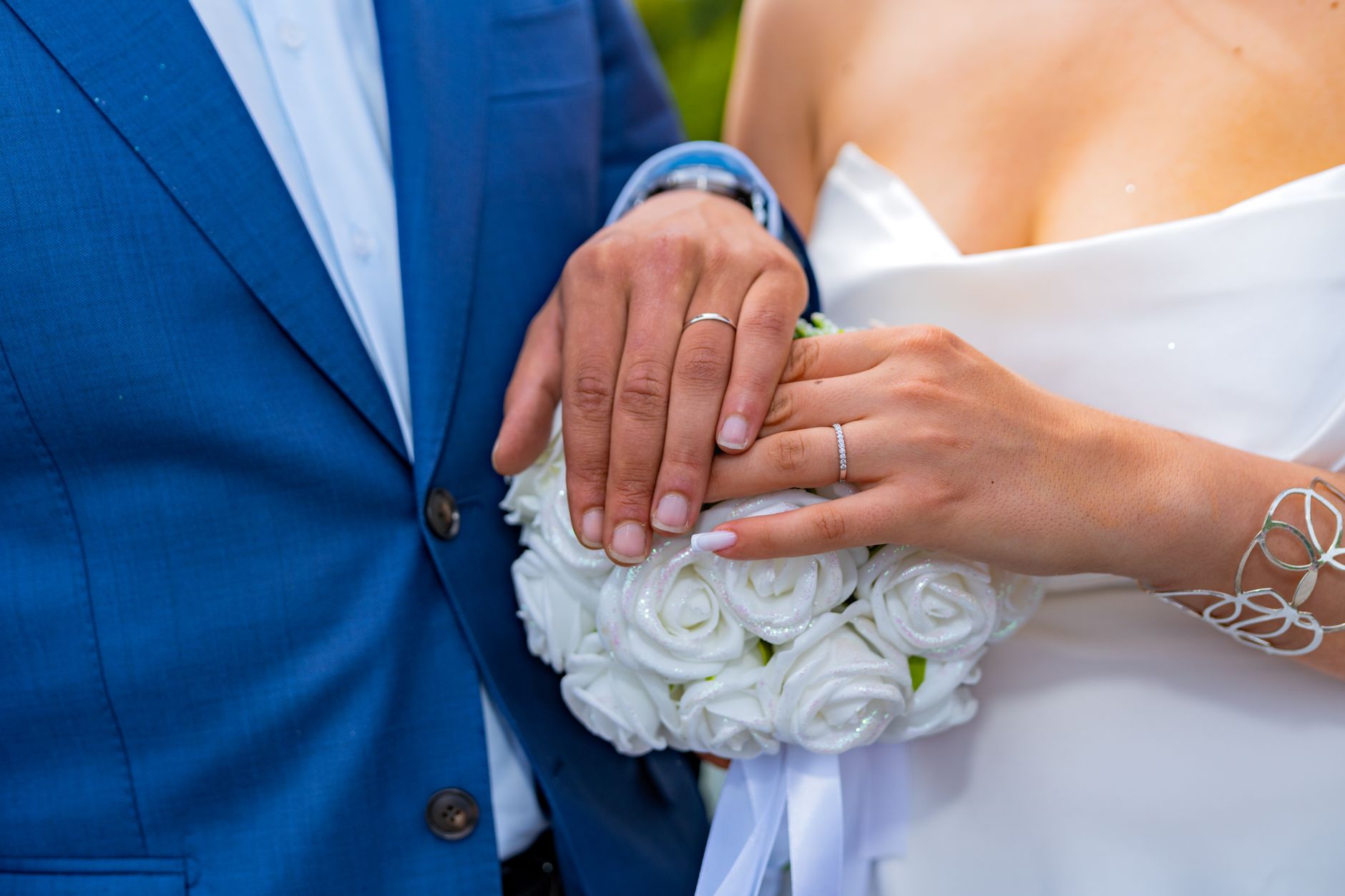 Tatouage de mariage : symboles, emplacements et idées pour dire oui à l’encre